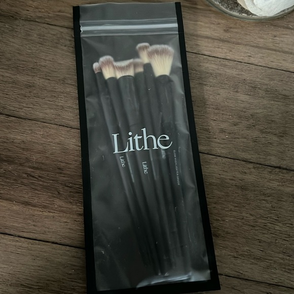 New Lithe everyday brush set - Picture 3 of 4